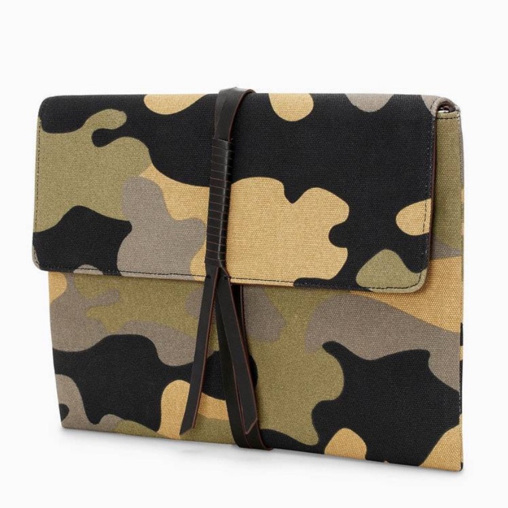 NWOT Stella & Dot Bellamy Clutch